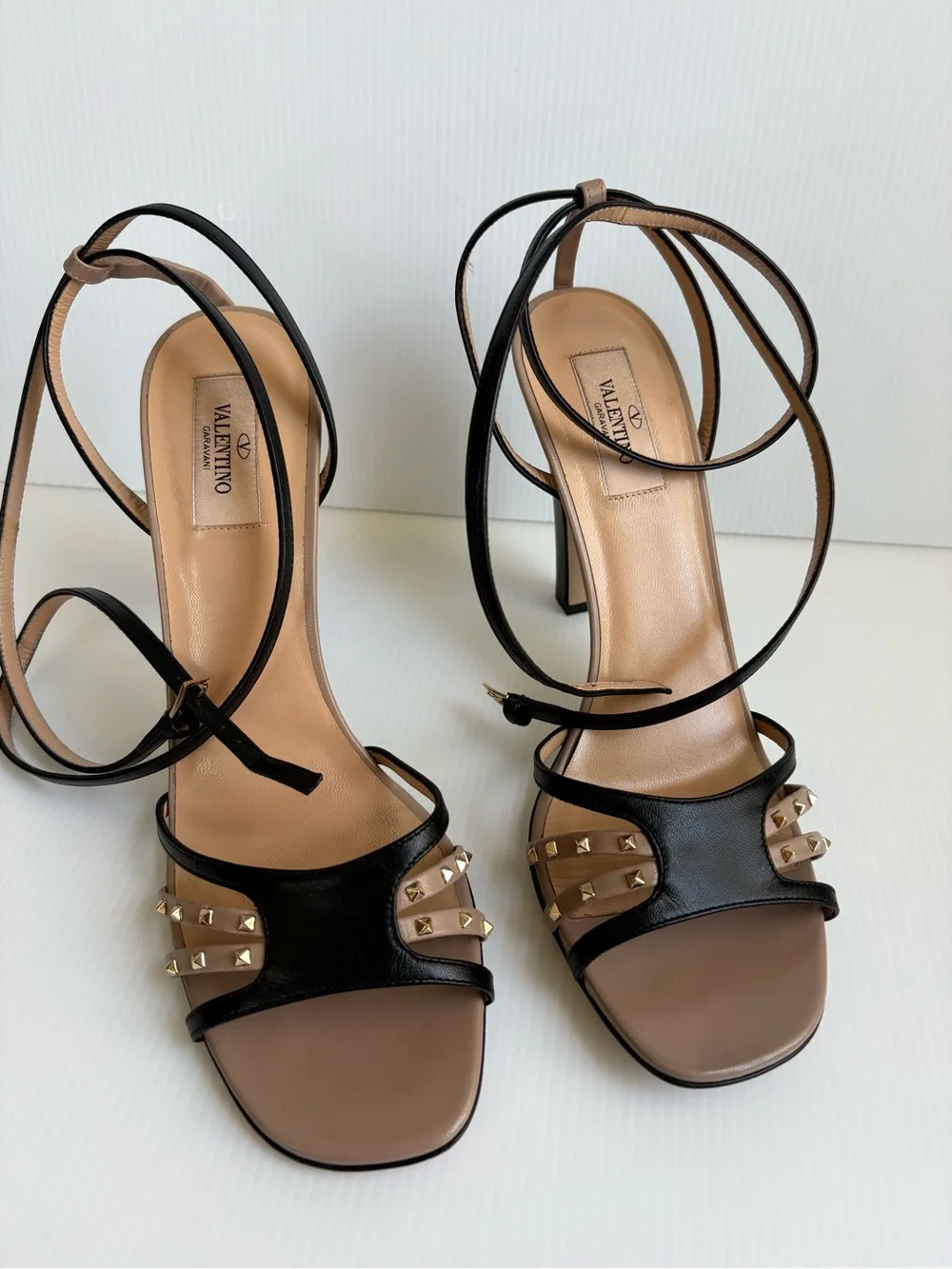 VALENTINO GARAVANI Rockstud Strappy Ankle Wrap Heels Sandals Size 40.5 - EUC